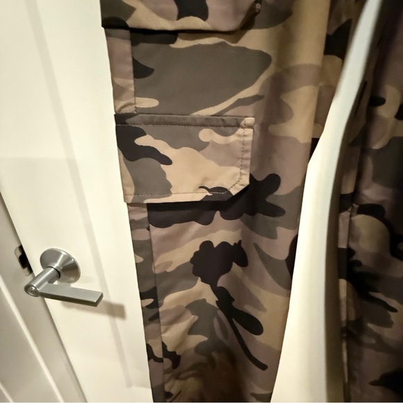 Women’s Camo Print Nylon Cargo Jogger Pants with Pockets - Picture 4 of 7